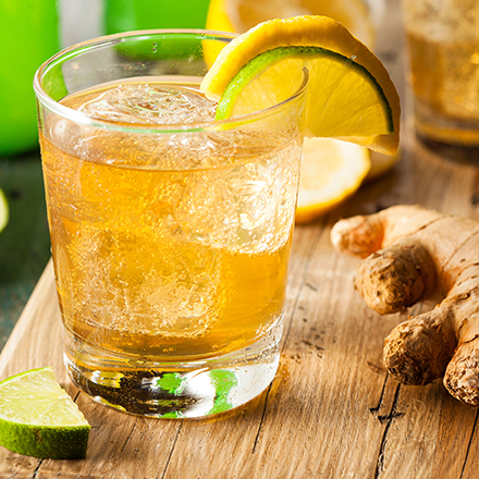 Mocktail mit Ingwer und Minze