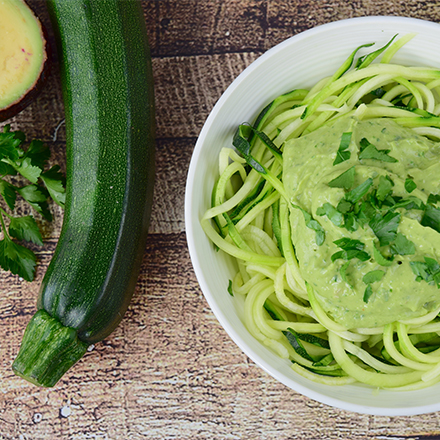 Foto von Rezept 1: Zoodles mit Avocado-Limetten-Dressing