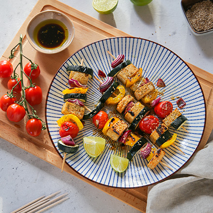 Gegrilltes Gemüse auf einem Spieß